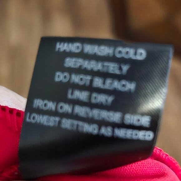 Three Pink Hearts‎ - Ladies Red Lace Top - SZ XL - Pit to Pit 19" Length 22" - Picture 6 of 7